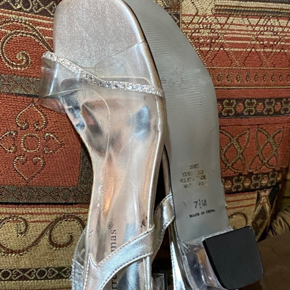 Pierre Dumas silver clear slip ons SZ 7.5 - Picture 4 of 5